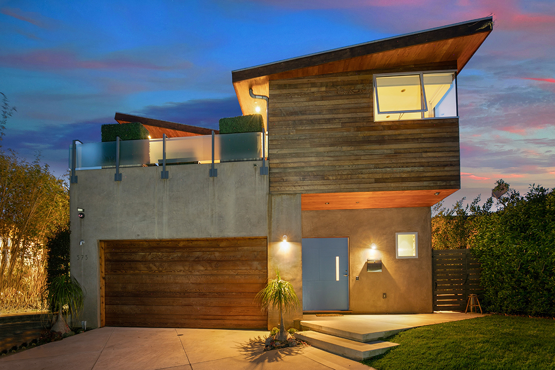 Jennifer Love Hewitts Pacific Palisades Home Lists For 4 2m Exterior Night