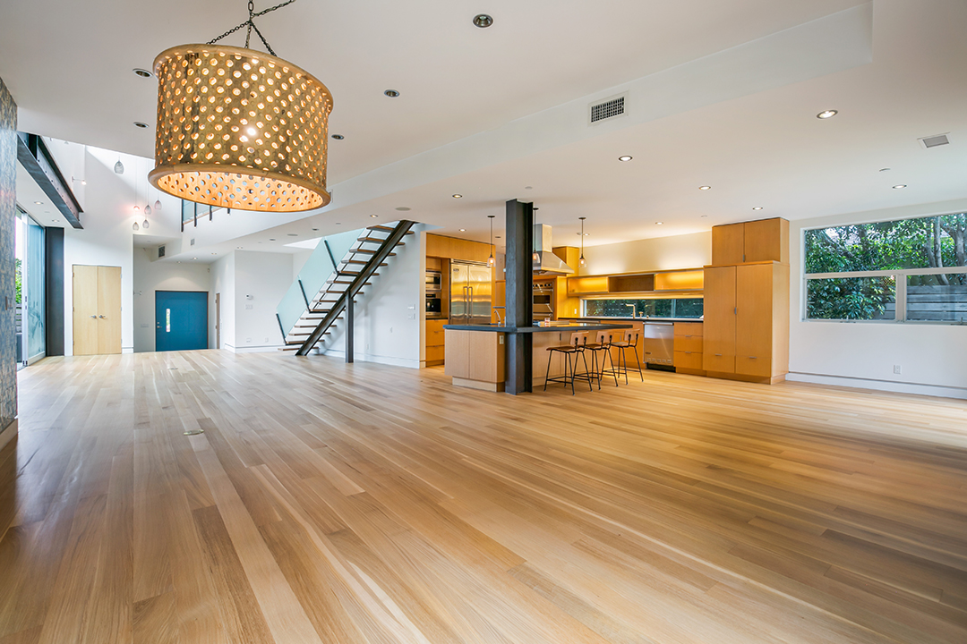 Jennifer Love Hewitts Pacific Palisades Home Lists For 4 2m Living Room B