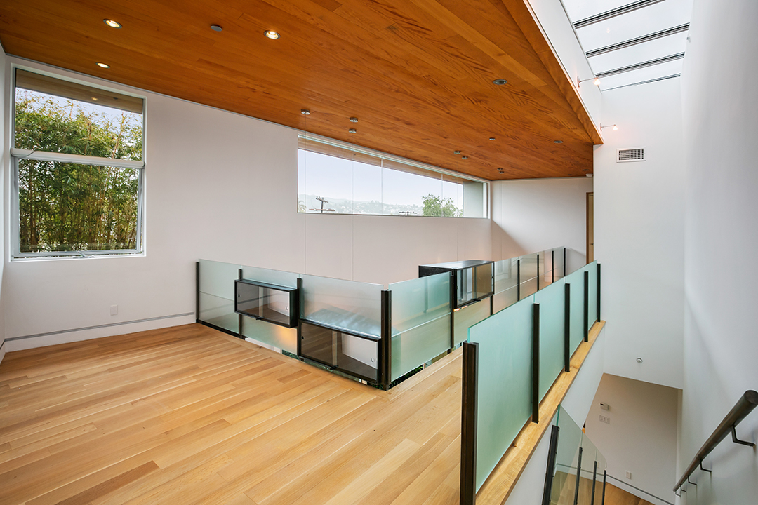 Jennifer Love Hewitts Pacific Palisades Home Lists For 4 2m Loft