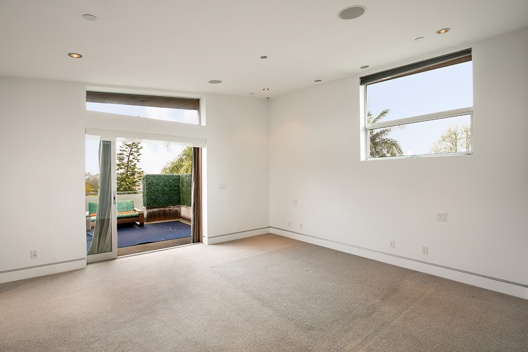 Jennifer Love Hewitts Pacific Palisades Home Lists For 4 2m Master