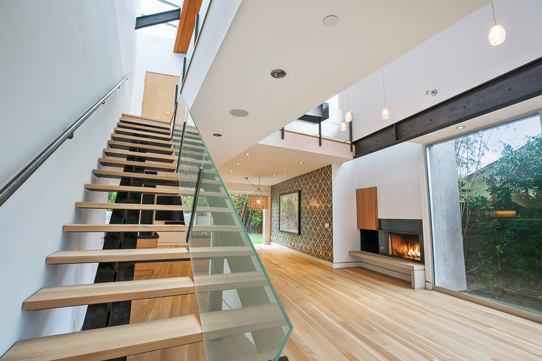 Jennifer Love Hewitts Pacific Palisades Home Lists For 4 2m Stairs