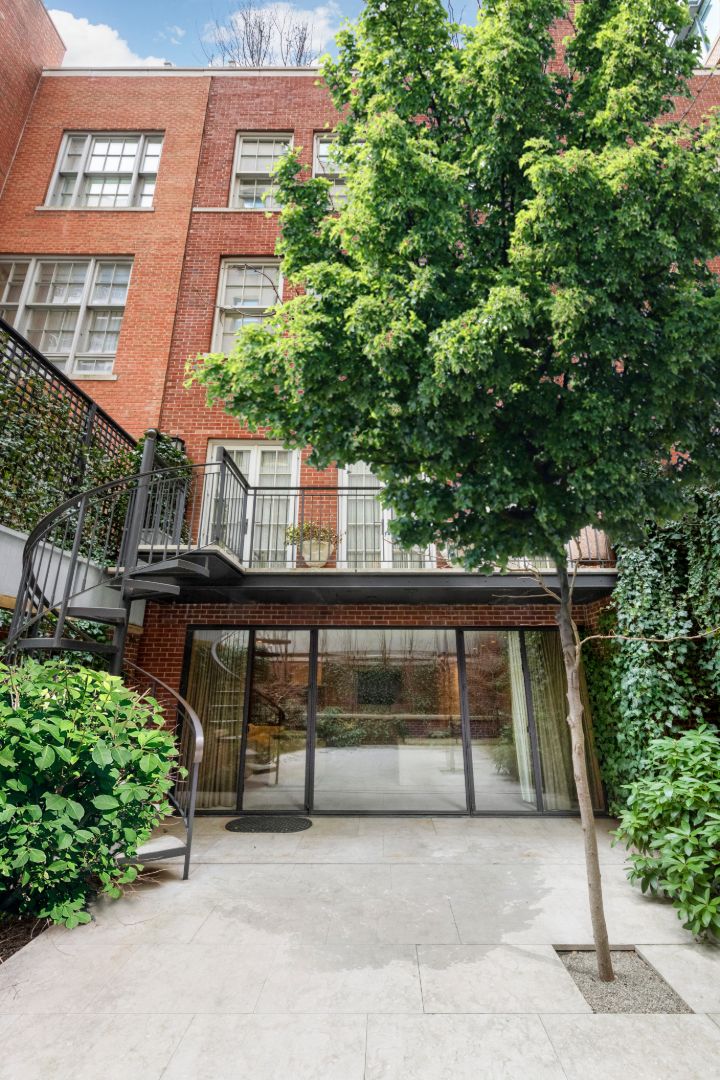 Marc Jacobs Bethune Street Exterior 2