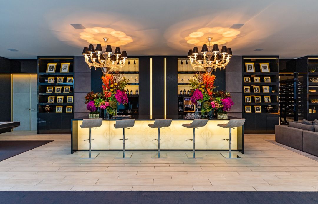 Nirvana Trousdale Bar