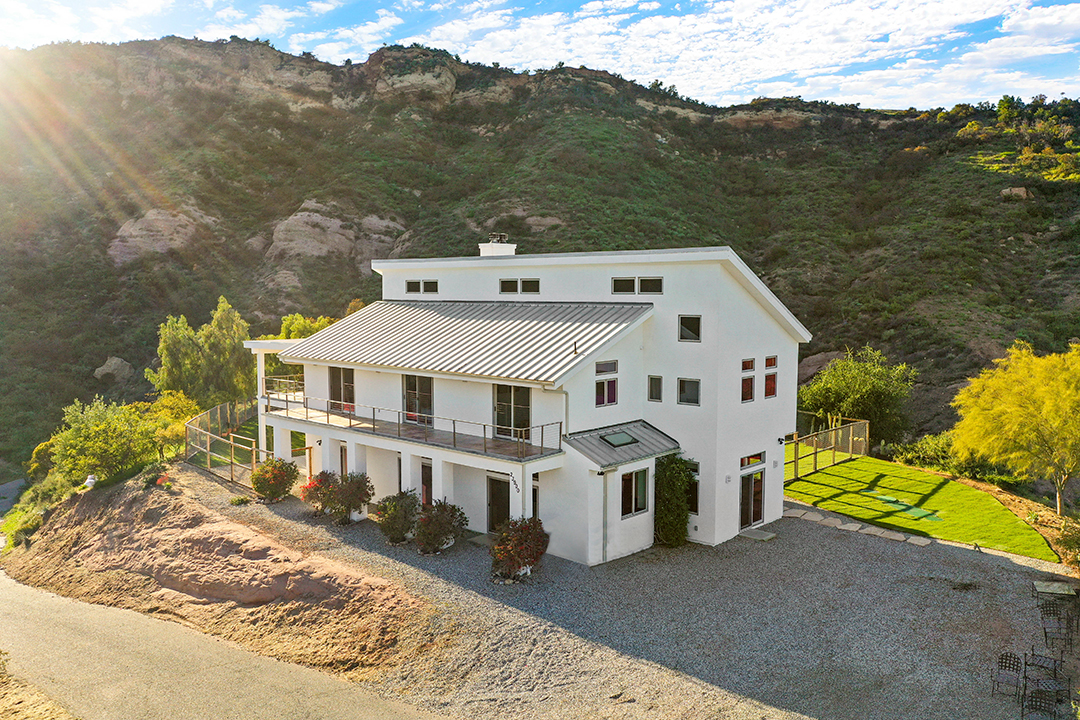 Onerepublic Guitarist Lists A Modern Farmhouse Home In The Topanga Mountains Exterior
