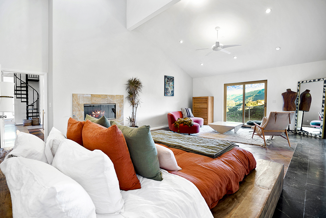 Onerepublic Guitarist Lists A Modern Farmhouse Home In The Topanga Mountains Master Bed