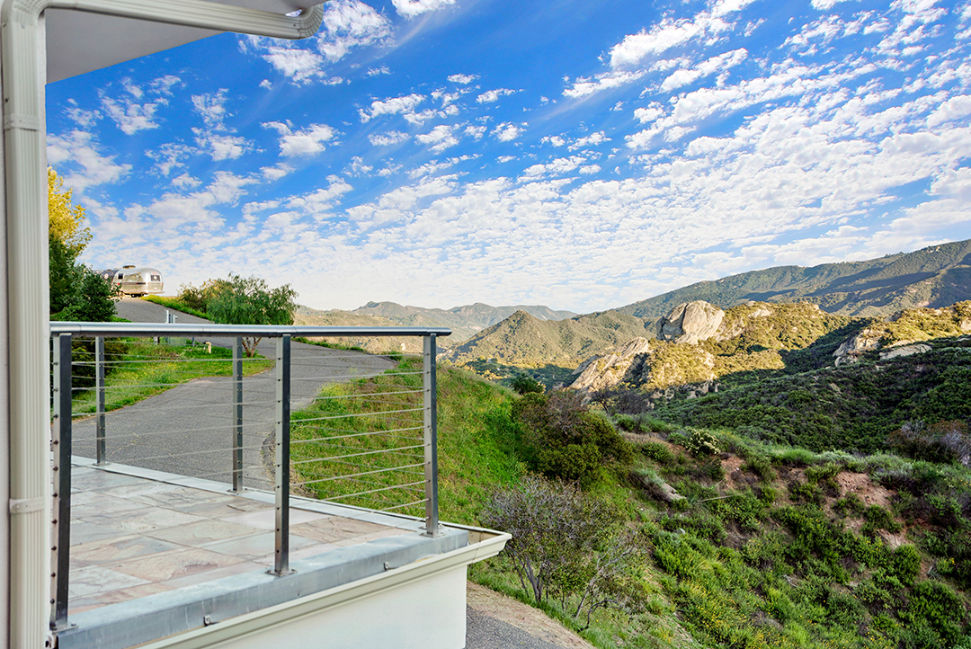 Onerepublic Guitarist Lists A Modern Farmhouse Home In The Topanga Mountains View
