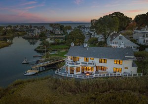Rowayton Home With Contemporary Farmhouse Style Asks 3 4m Exterior