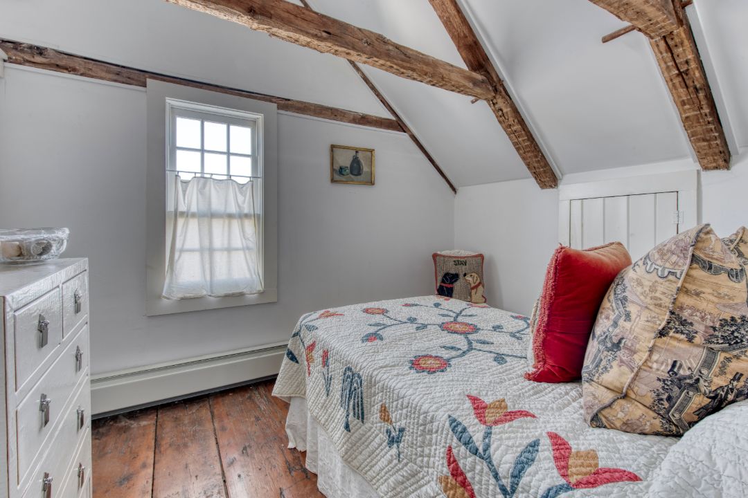 Sag Harbor Federal Main Street Bedroom