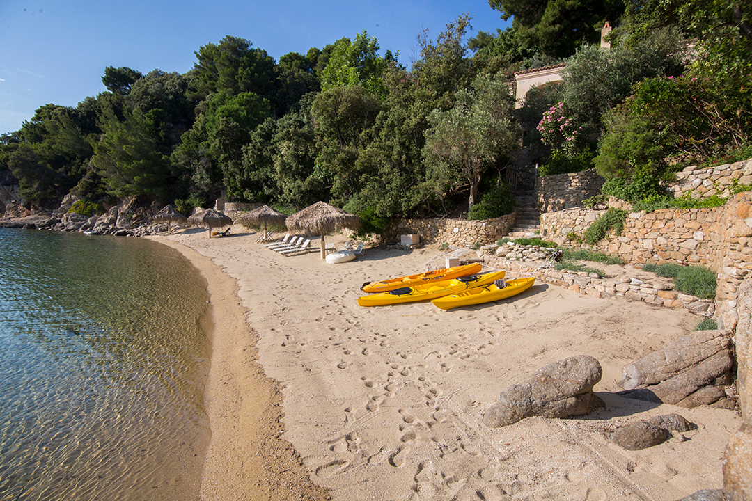 Villa In Greece Listed For 10m Beautifully Embraces The Mediterranean Spirit Beach