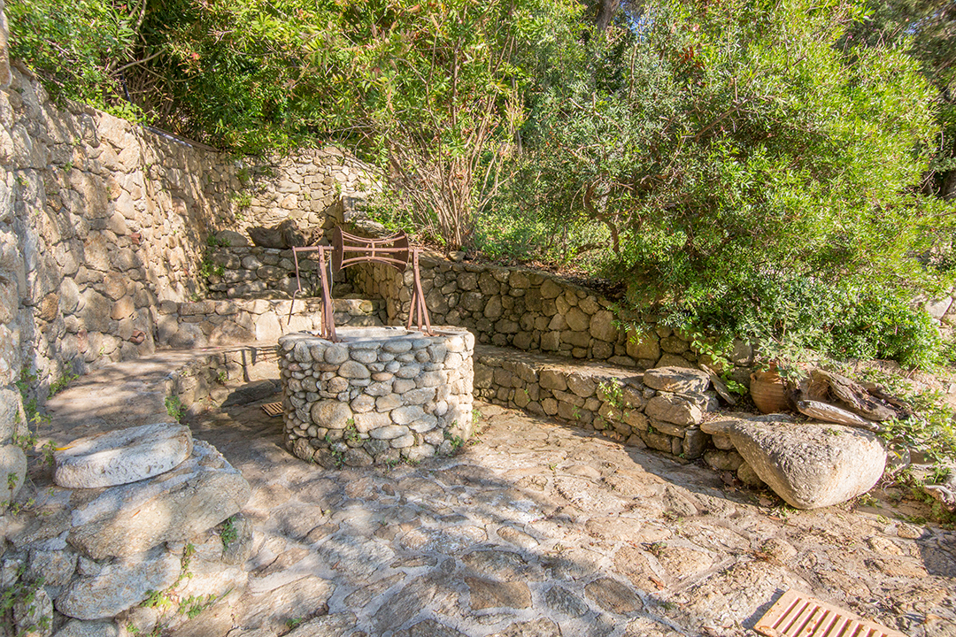 Villa In Greece Listed For 10m Beautifully Embraces The Mediterranean Spirit Well