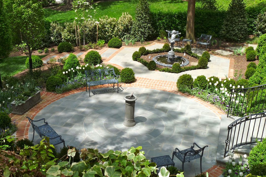 Garden Elements Made to Stand the Test of Time