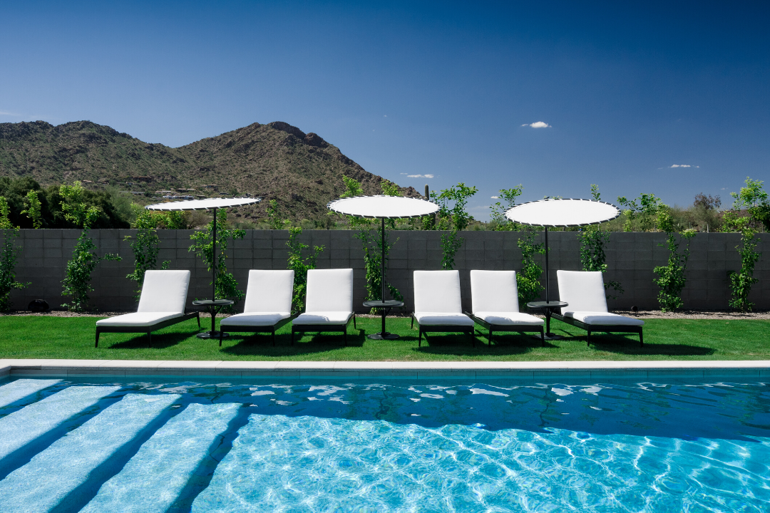 A Picture-Perfect Poolside