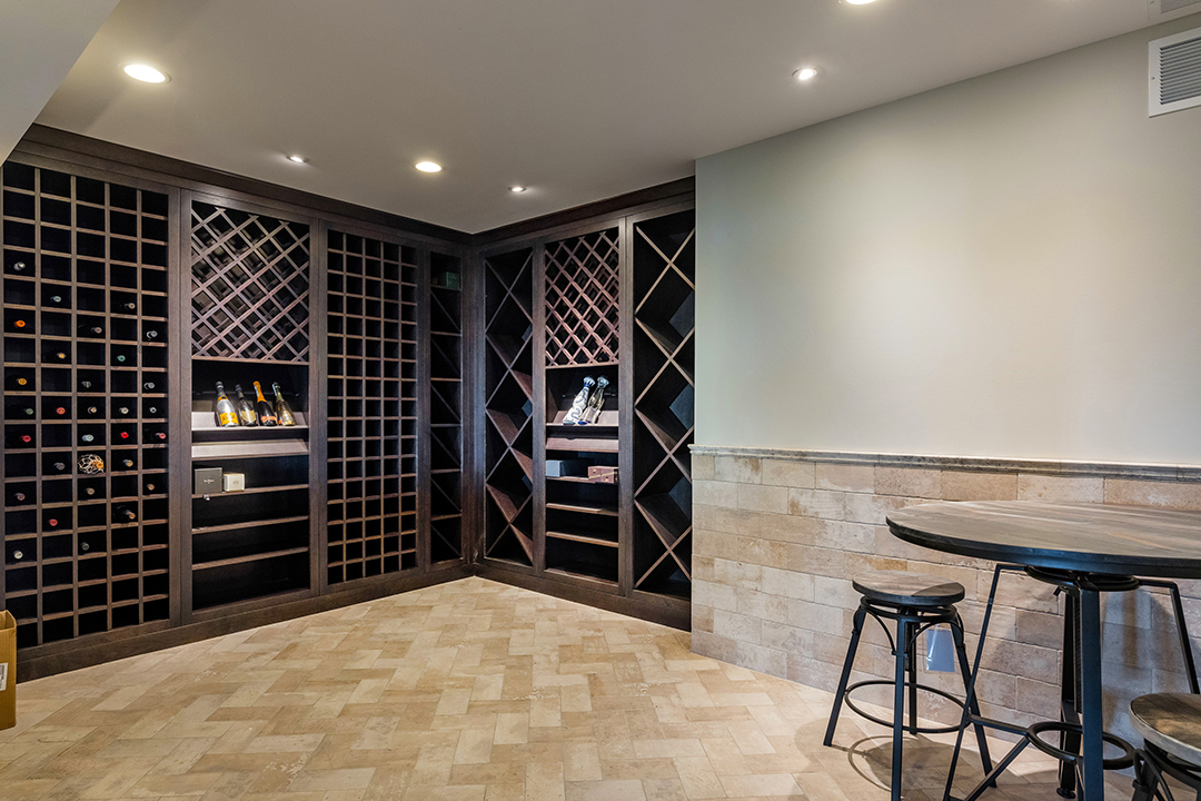 Eye Catching Beachfront Home In Clinton Ct Wants 3 25m Wine