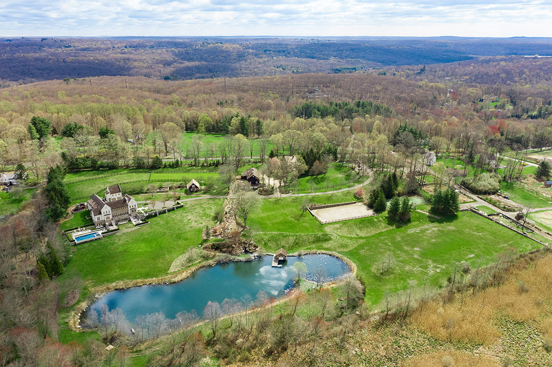 Filmmaker Barry Levinsons Former Redding Ct Estate Hits The Market Aerial