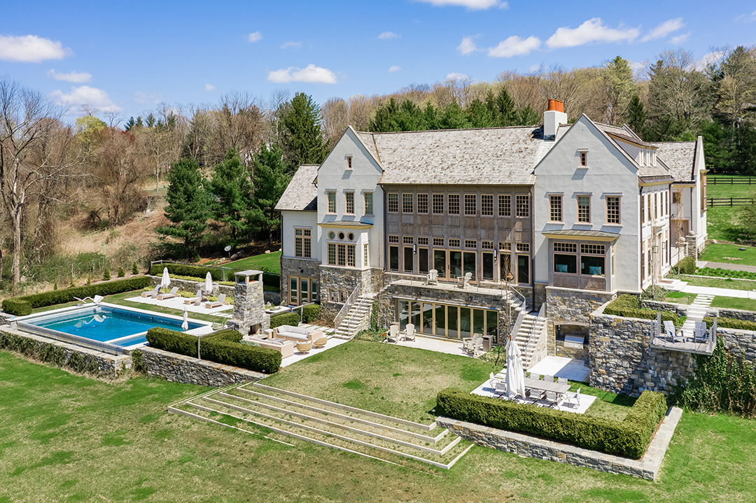 Filmmaker Barry Levinsons Former Redding Ct Estate Hits The Market Exterior
