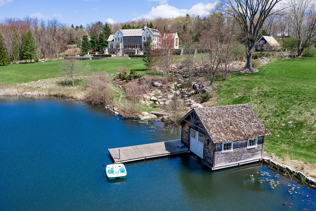 Filmmaker Barry Levinsons Former Redding Ct Estate Hits The Market Pond B