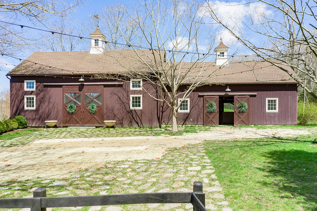 Filmmaker Barry Levinsons Former Redding Ct Estate Hits The Market Venue