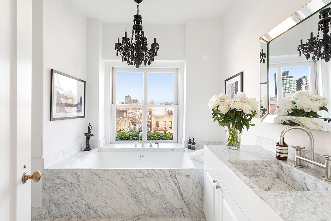 The Police Buildings Dome Clock Tower Penthouse Asks 14 9m Bathroom