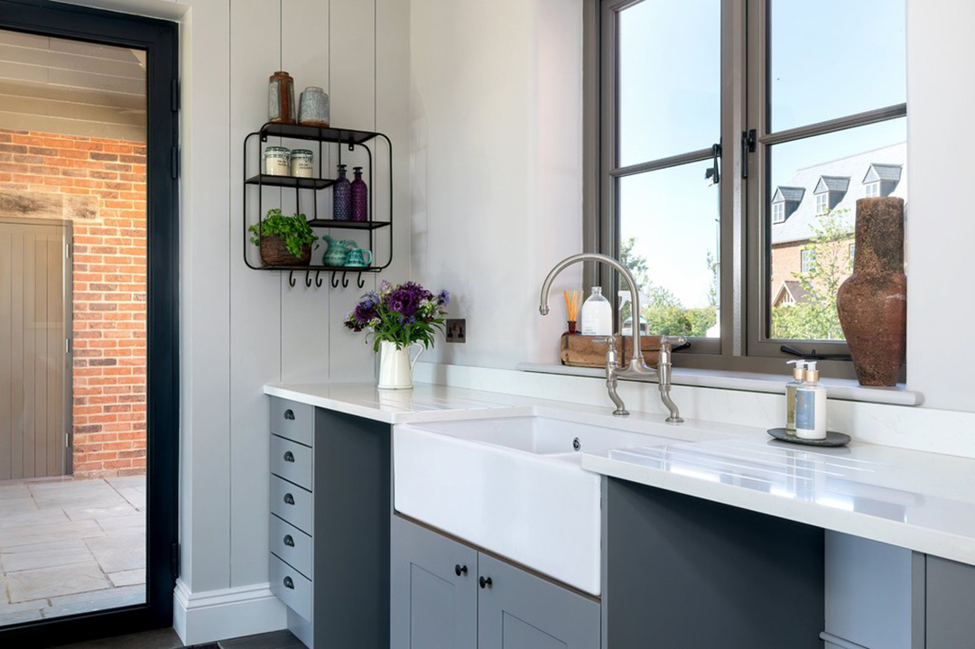 A Midsummer Real Estate Dream Nab This Dashing Home In Shakespeares Birthplace Bathroom