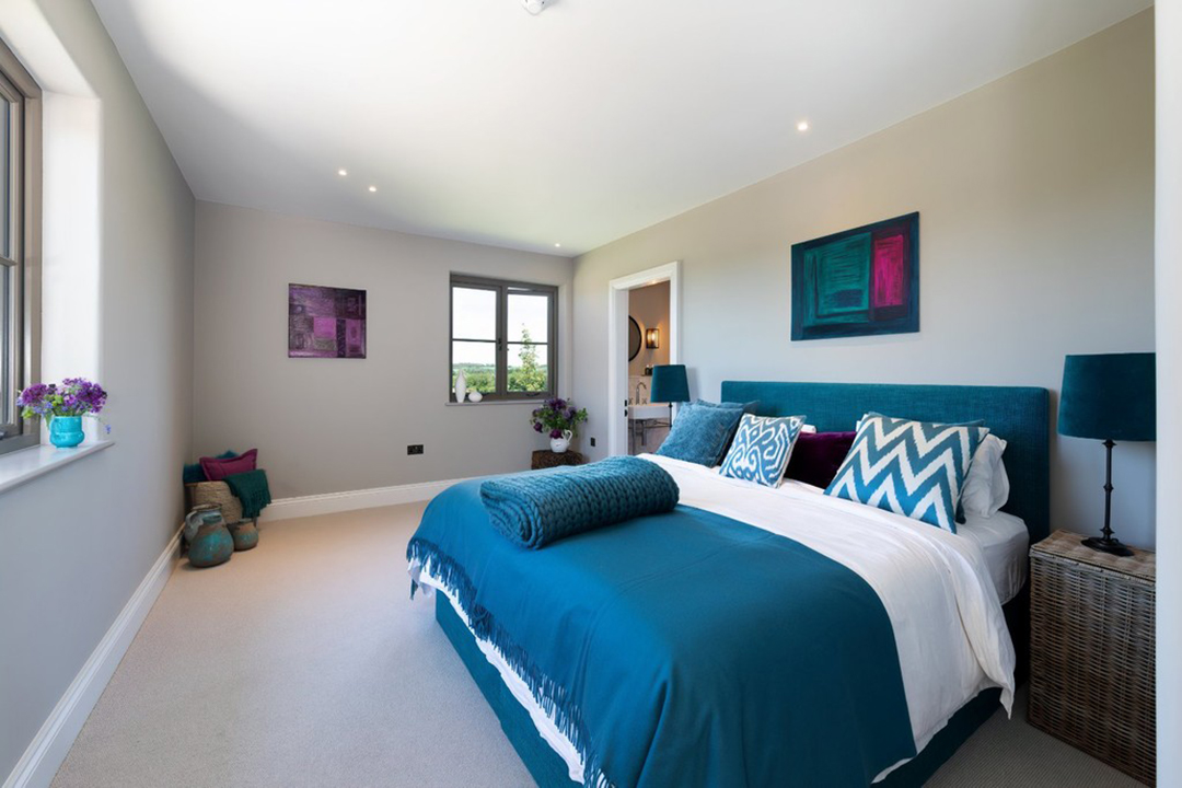 A Midsummer Real Estate Dream Nab This Dashing Home In Shakespeares Birthplace Bedroom