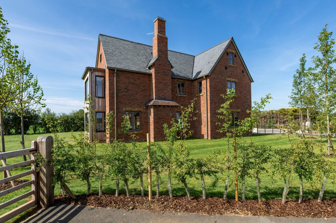 A Midsummer Real Estate Dream Nab This Dashing Home In Shakespeares Birthplace Garden