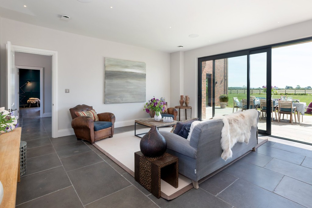 A Midsummer Real Estate Dream Nab This Dashing Home In Shakespeares Birthplace Living Room