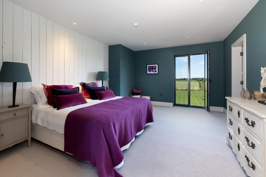 A Midsummer Real Estate Dream Nab This Dashing Home In Shakespeares Birthplace Master Bedroom