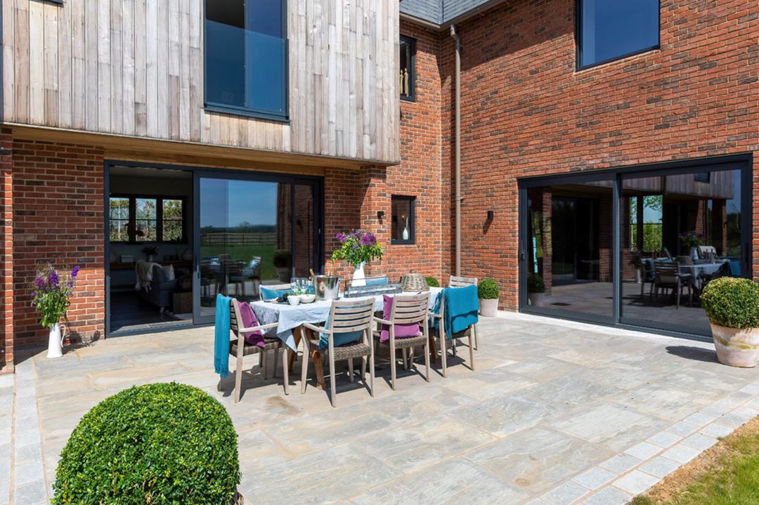 A Midsummer Real Estate Dream Nab This Dashing Home In Shakespeares Birthplace Patio