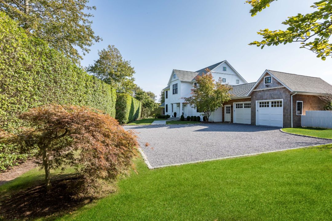 Beach Lane Wainscott Hamptons Garage