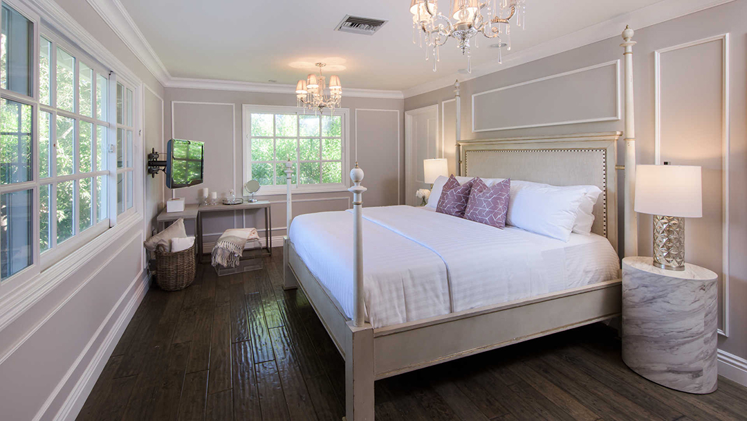 Kyle Richards And Mauricio Umansky Relist Timeless Bel Air Home For 6m Bedroom B