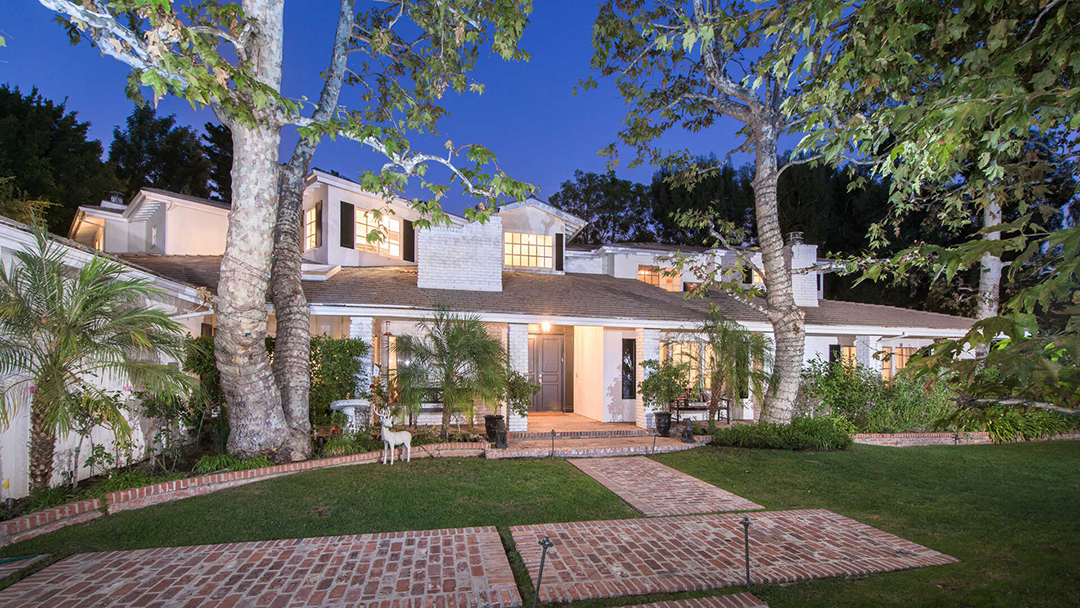 Kyle Richards And Mauricio Umansky Relist Timeless Bel Air Home For 6m Exterior