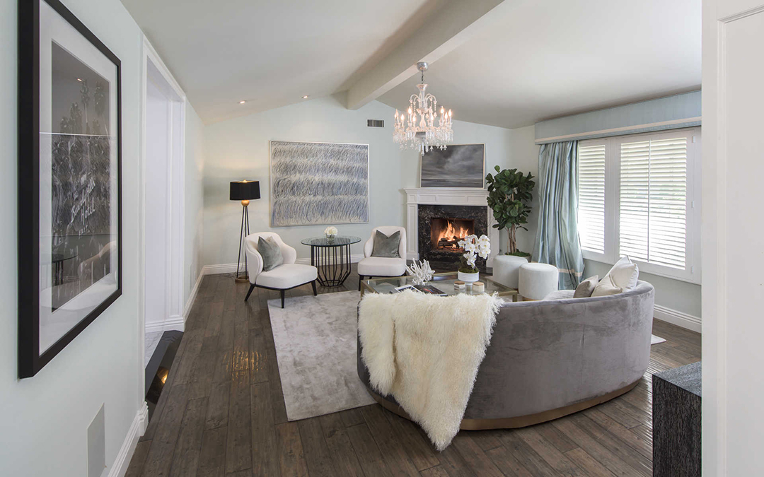 Kyle Richards And Mauricio Umansky Relist Timeless Bel Air Home For 6m Living Room B