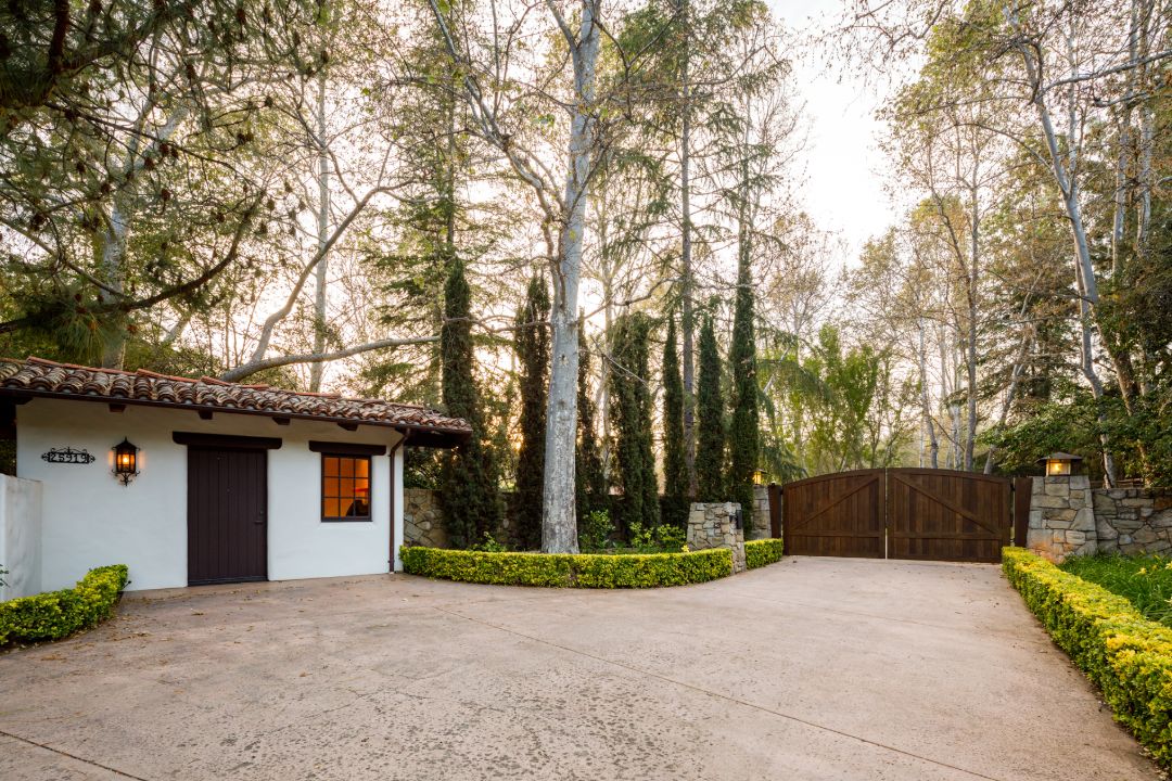 Liam Payne Calabasas Home Driveway