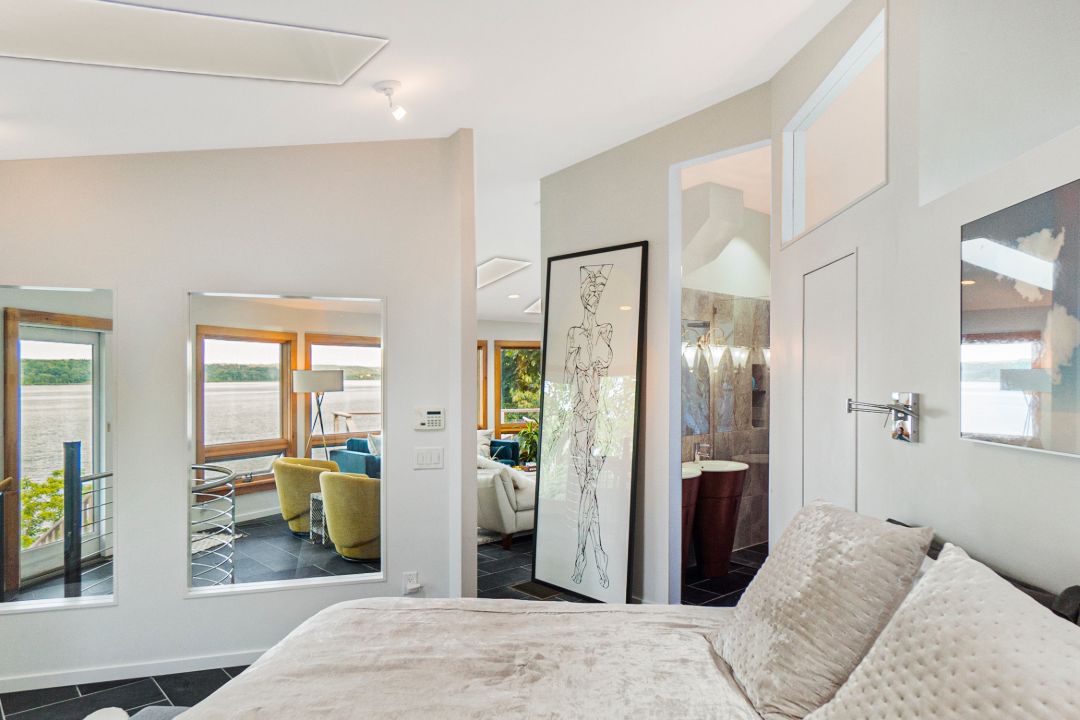 Luann De Lesseps Hudson Riverfront Home Bedroom