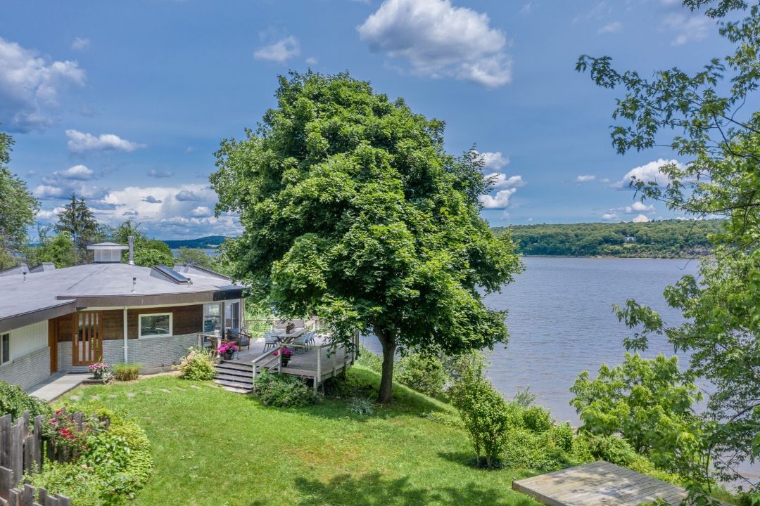 Luann De Lesseps Hudson Riverfront Home Lawn II