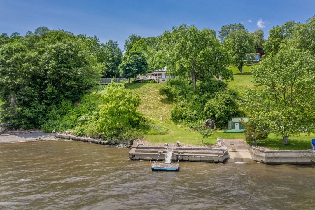 Luann De Lesseps Hudson Riverfront Home Exterior