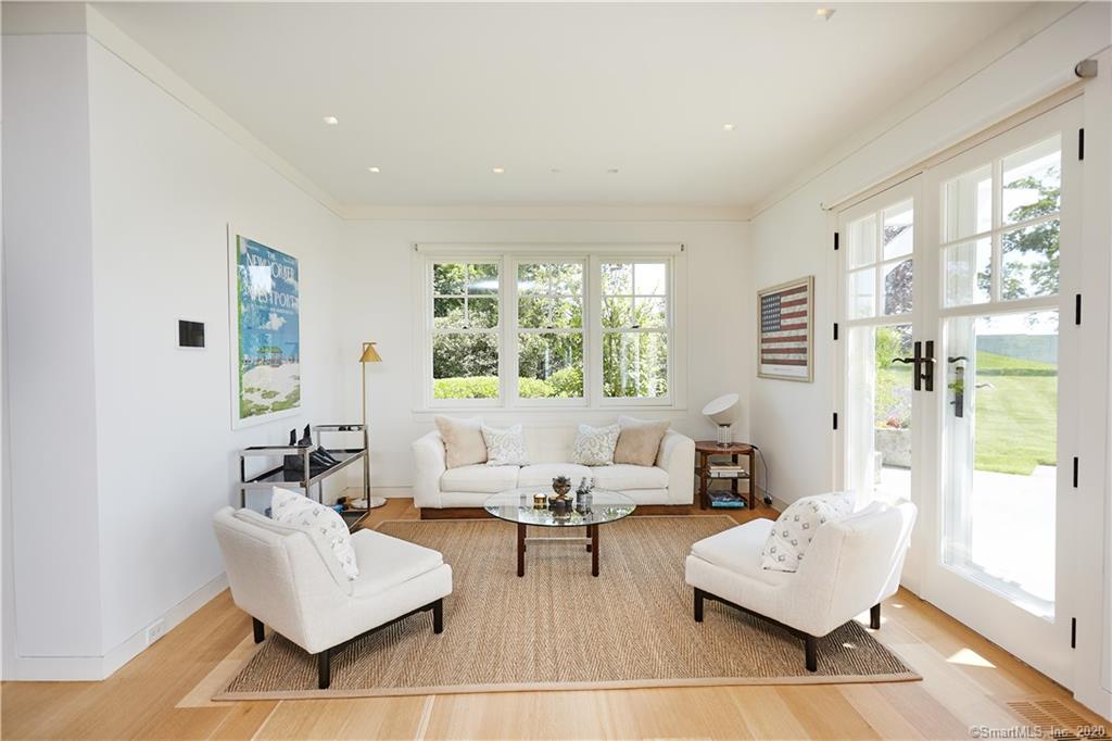 Phil Donahue And Marlo Thomas Former Waterfront Westport Stunner Lists For 28m Den