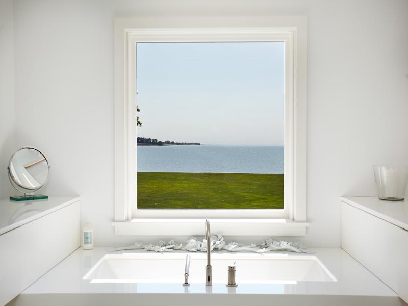 Phil Donahue And Marlo Thomas Former Waterfront Westport Stunner Lists For 28m Master Bath