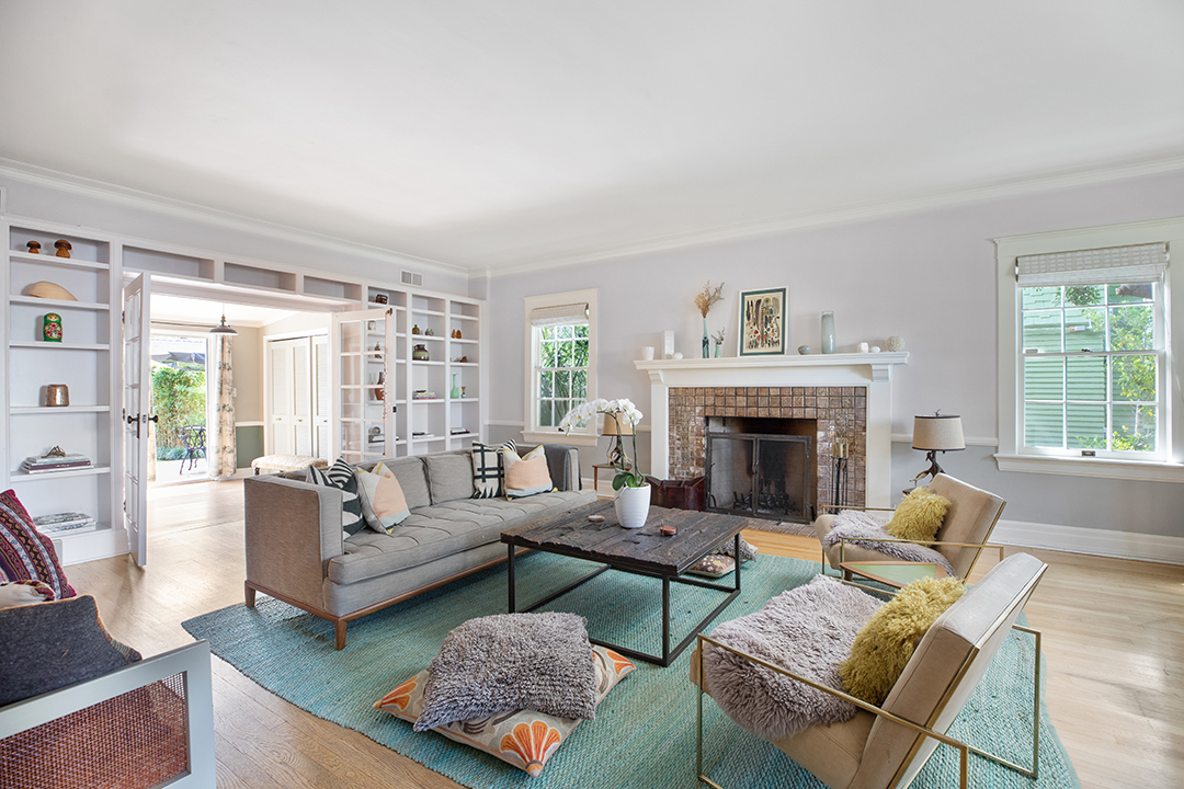 Stylist To The Stars Cher Coulter Lists A Whimsical 1915 Built La Home Living Room B