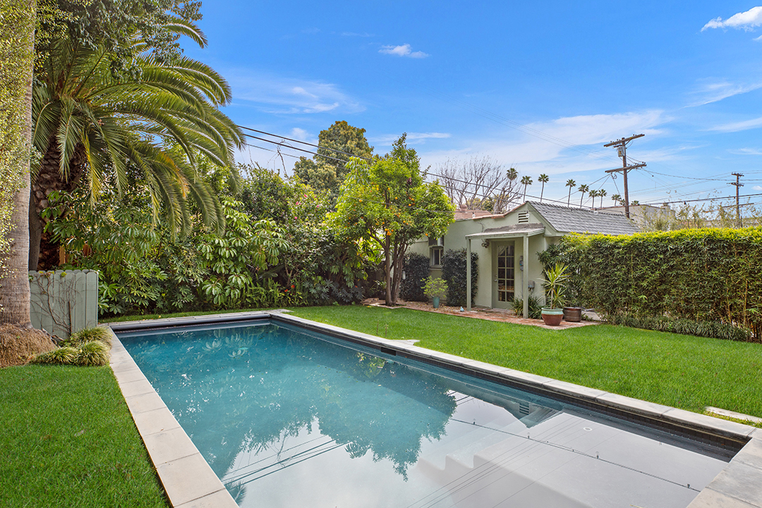 Stylist To The Stars Cher Coulter Lists A Whimsical 1915 Built La Home Pool B