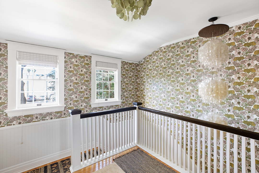 Stylist To The Stars Cher Coulter Lists A Whimsical 1915 Built La Home Wallpaper