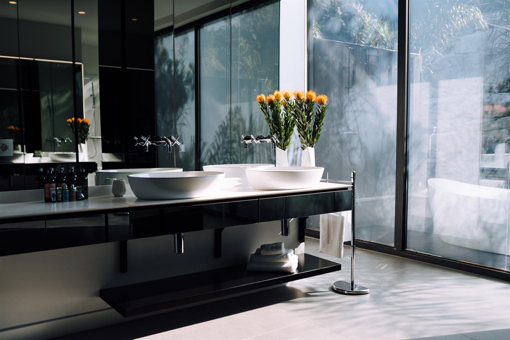 Tour An Architectural Masterpiece Listed On A Dreamy Island In Croatia Bathroom
