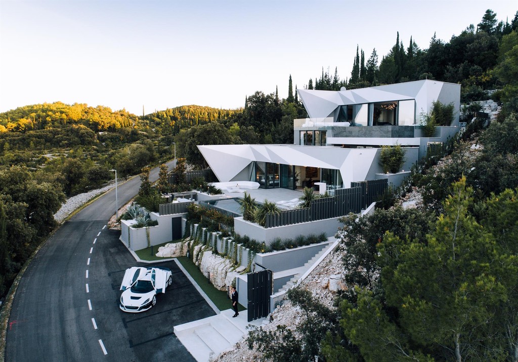 Tour An Architectural Masterpiece Listed On A Dreamy Island In Croatia Driveway