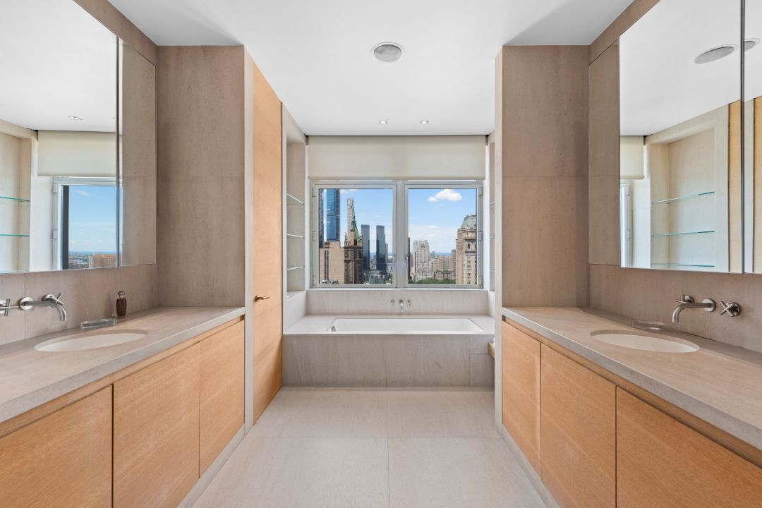 515 Park Ave Duplex Bathroom