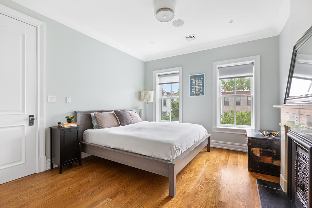 Childrens Book Author Lists A Fairytale Worthy Restored Bed Stuy Brownstone Bedroom B