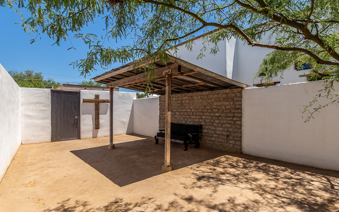 Diane Keaton Lists Exquisite Circa 1879 Adobe Home In Tucson Courtyard B