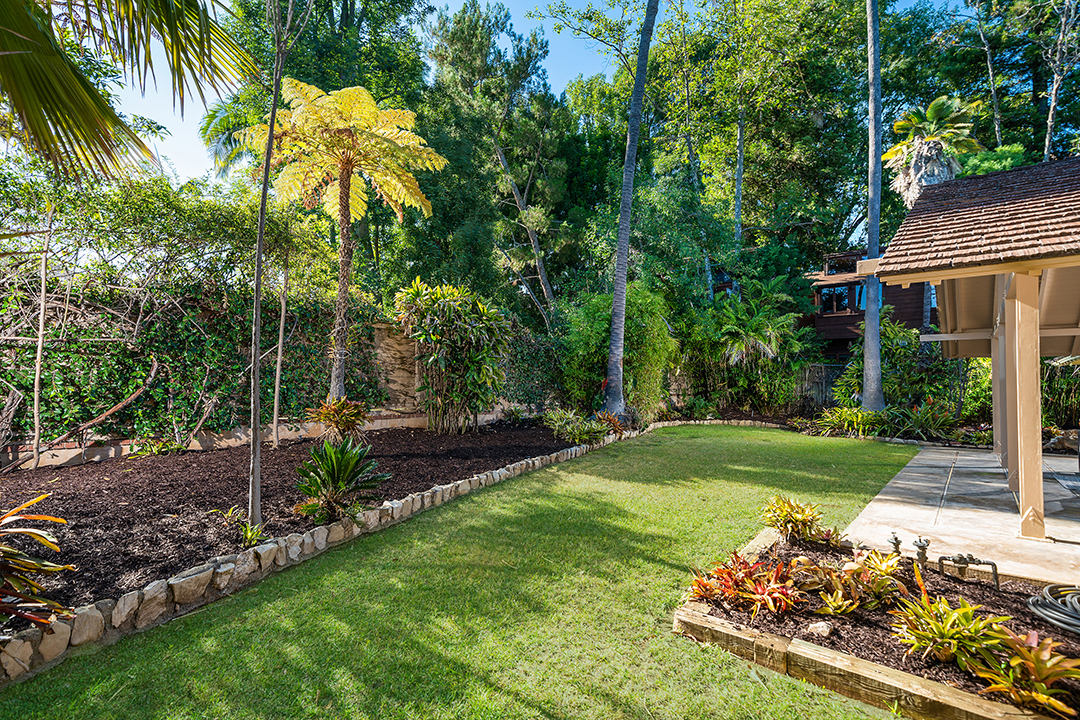 Famous Golden Girls House Lists For The First Time Ever Backyard