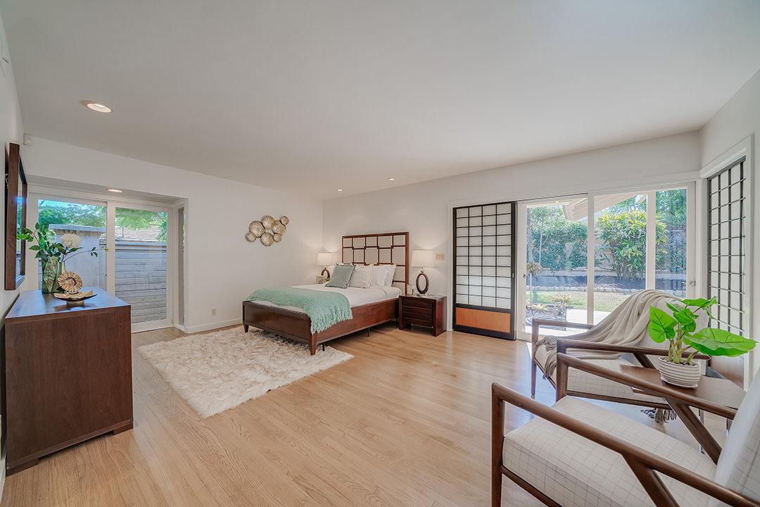 Famous Golden Girls House Lists For The First Time Ever Bedroom B