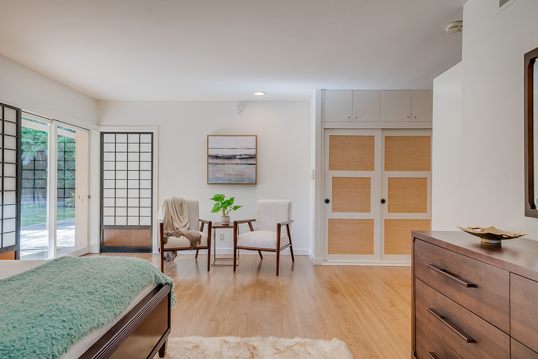 Famous Golden Girls House Lists For The First Time Ever Bedroom C