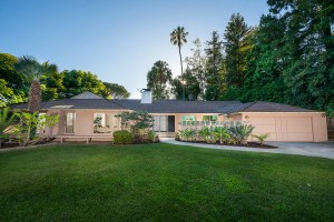 Famous Golden Girls House Lists For The First Time Ever Front